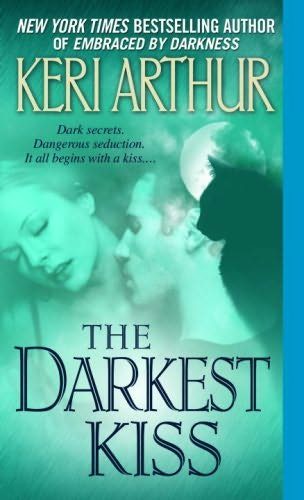 Обложка книги «The Darkest Kiss»