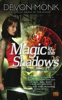 Обложка книги «Magic in the Shadows»