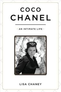 Обложка книги «Coco Chanel: An Intimate Life»