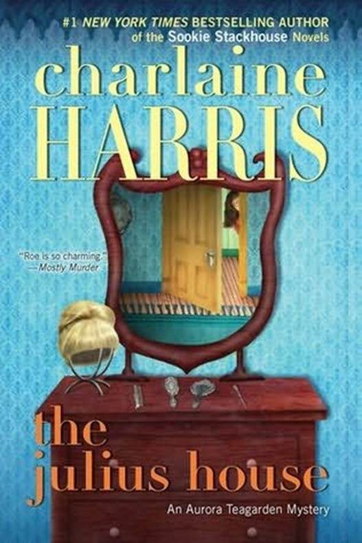 Обложка книги «The Julius House»