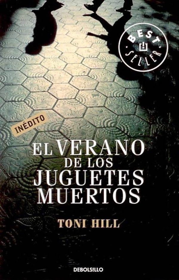 Обложка книги «El verano de los juguetes muertos»