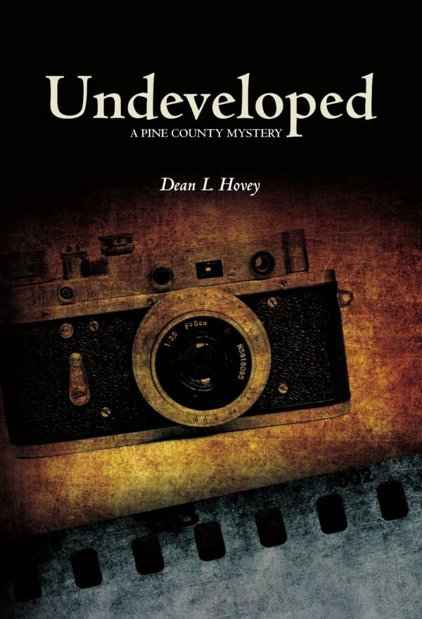 Обложка книги «Undeveloped: A Pine County Mystery»